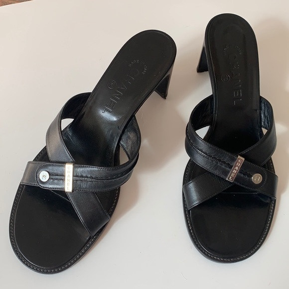 Chanel black leather slides - Picture 3 of 9